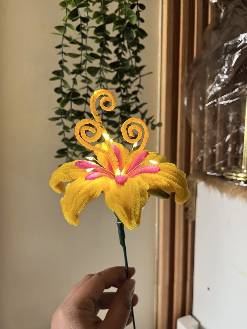 Tangled Flower Fuzzywire Medium size (Category: Craft Supplies & Tools) located in Mandaluyong City. Submitted by beebloomsbyfrancia (Listing ID 1460407564, Image 2). Description: 149 each no light 199 with light No minimum order pero if want po ng maramihan pwede naman po. Message me nalang. Pick up Mandaluyong Ship via lalamove.
