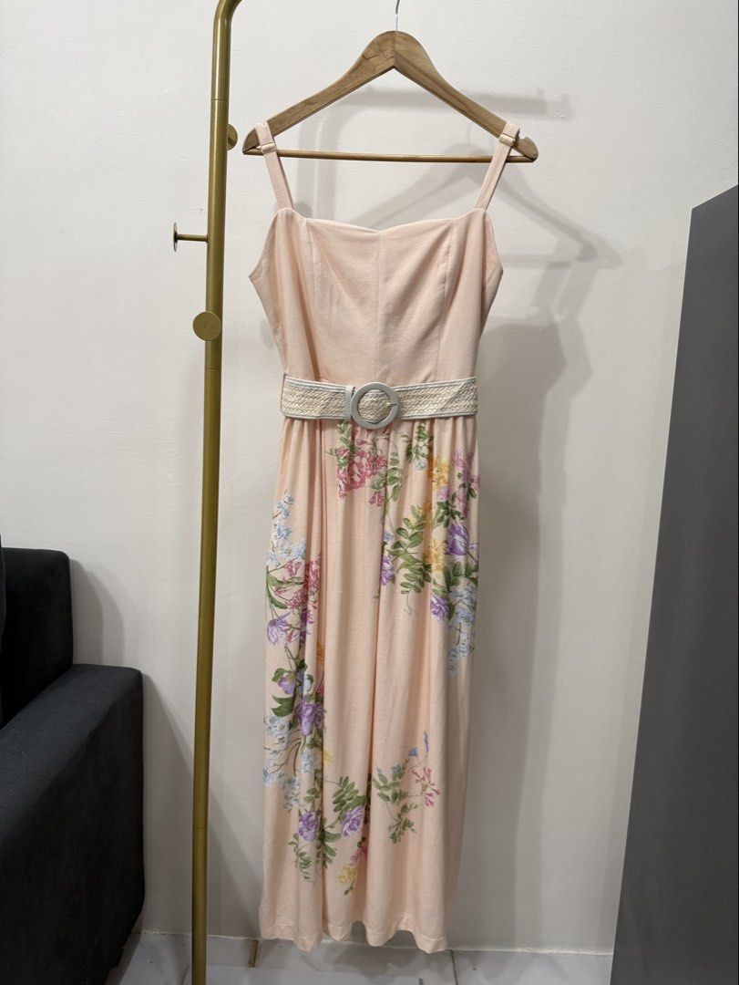 Taylor Floral print belted (Category: Dresses) located in Antipolo. Submitted by jackiestash2 (Listing ID 1460340823, Image 2). Description: Taylor Floral print belted Midi dress Length: 51.5 Waist: 30 Antipolo Gcash/Bdo Lala/J&T .