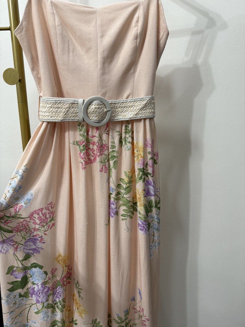 Taylor Floral print belted (Category: Dresses) located in Antipolo. Submitted by jackiestash2 (Listing ID 1460340823, Image 3). Description: Taylor Floral print belted Midi dress Length: 51.5 Waist: 30 Antipolo Gcash/Bdo Lala/J&T .