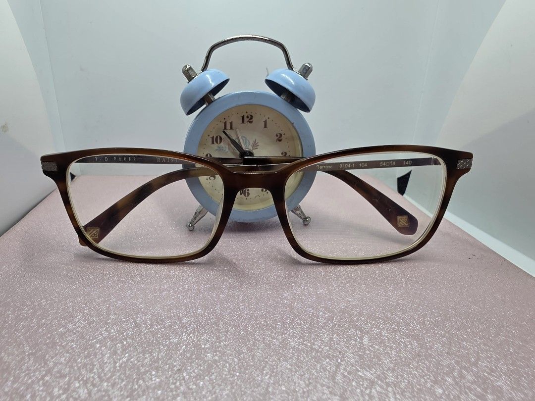 Ted Baker eyewear (Category: Sunglasses & Eyewear) located in La Trinidad. Submitted by zasha28 (Listing ID 1460412866, Image 1). Description: graded lens 300grado sold as frame original ted baker.