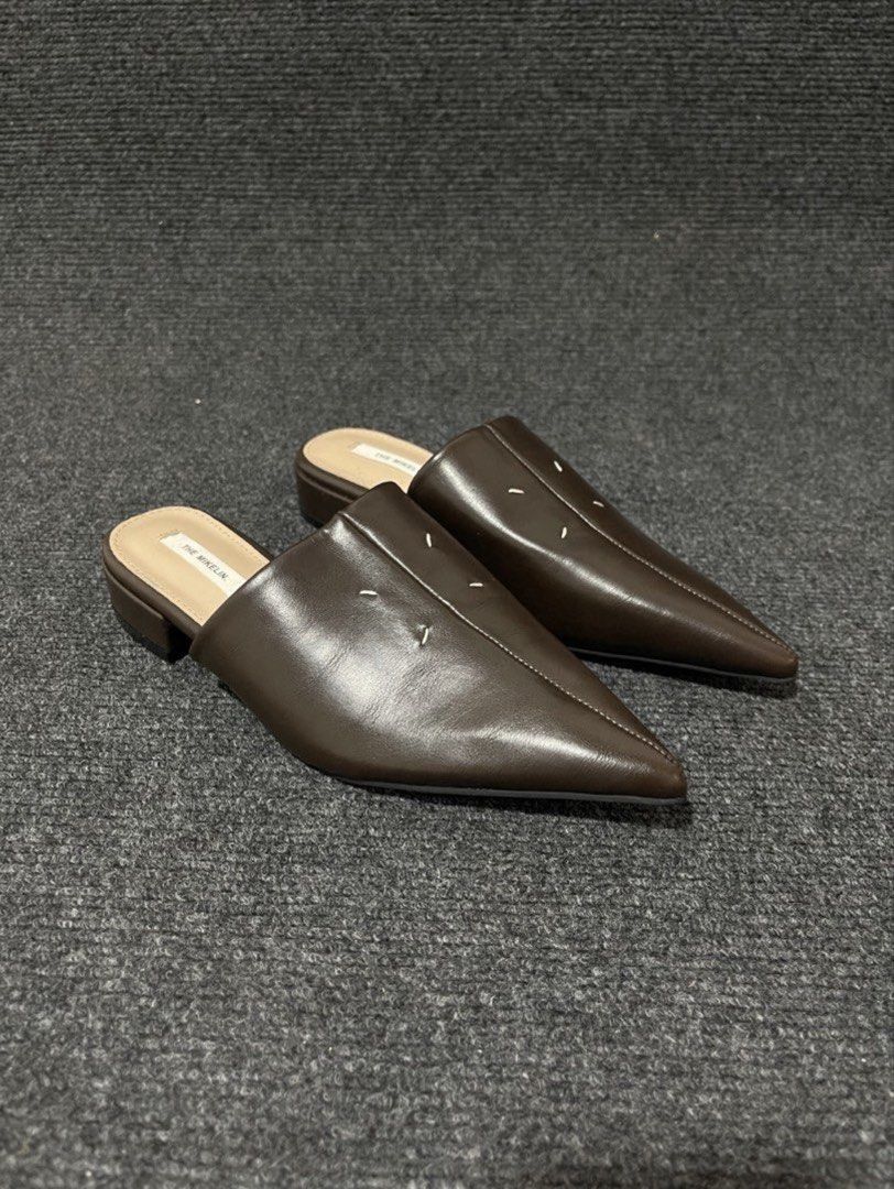 The Mikelin Brown Leather Pointed Toe Mules (Size 36) (Category: Flats & Sandals) located in Muntinlupa City. Submitted by prelovedja_ (Listing ID 1460492886, Image 1). Description: - Brand: The Mikelin - Type: Brown Leather Mules - Design: Pointed Toe - Heel: Low Heel - Worn less than 5 times - Style: Versatile, great for dressing up or down.