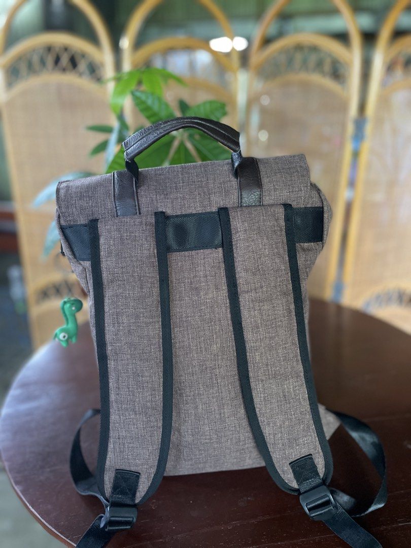 The North Face (Category: Backpacks) located in Laoag. Submitted by sauler (Listing ID 1460350594, Image 2). Description: Brown bagpack Canvas Faux Leather.