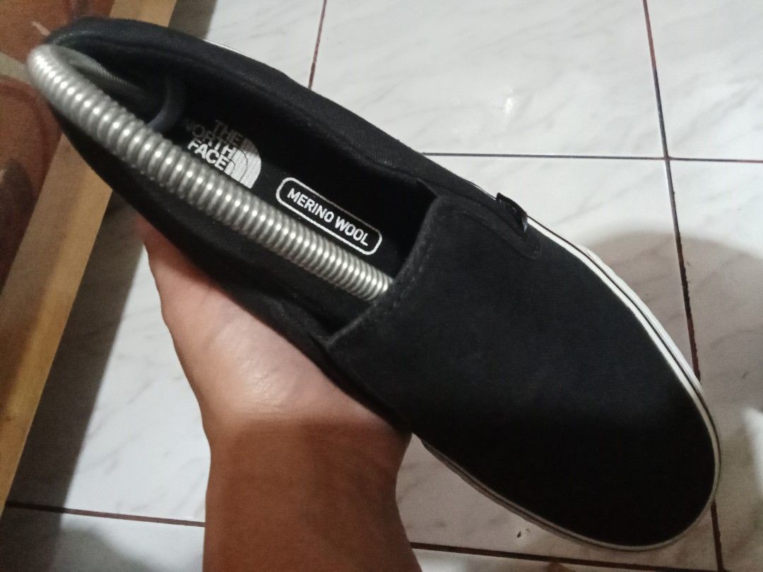 The North Face shoes (Category: Casual Shoes) located in Baguio. Submitted by thrifted-_-baguio26211 (Listing ID 1460460773, Image 2). Description: used once only no issue/s like new size 39 unisex.