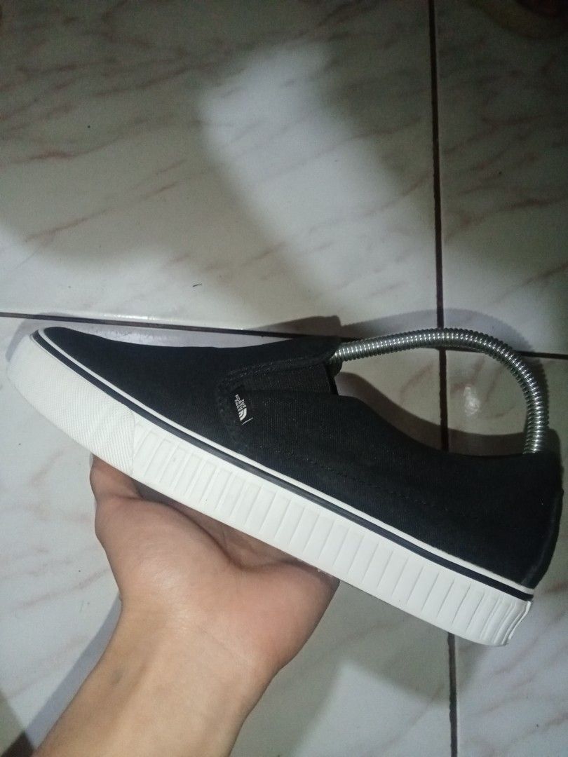The North Face shoes (Category: Casual Shoes) located in Baguio. Submitted by thrifted-_-baguio26211 (Listing ID 1460460773, Image 3). Description: used once only no issue/s like new size 39 unisex.
