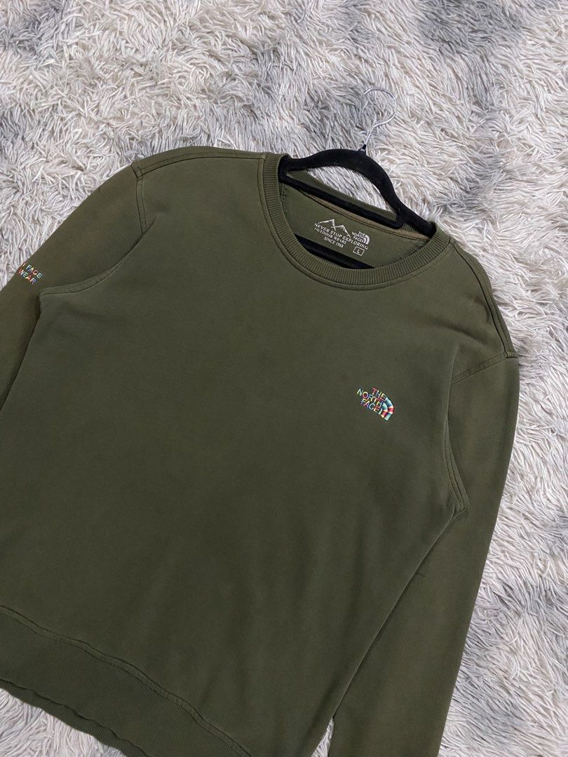 The north face Sweater (Category: Coats, Jackets and Outerwear) located in Manila. Submitted by kurtmnla (Listing ID 1460471683, Image 2). Description: The north Face Sweater Size M fit/ Unisex Dimes 21x26 Good condition/ No issue 📍Quezon city.