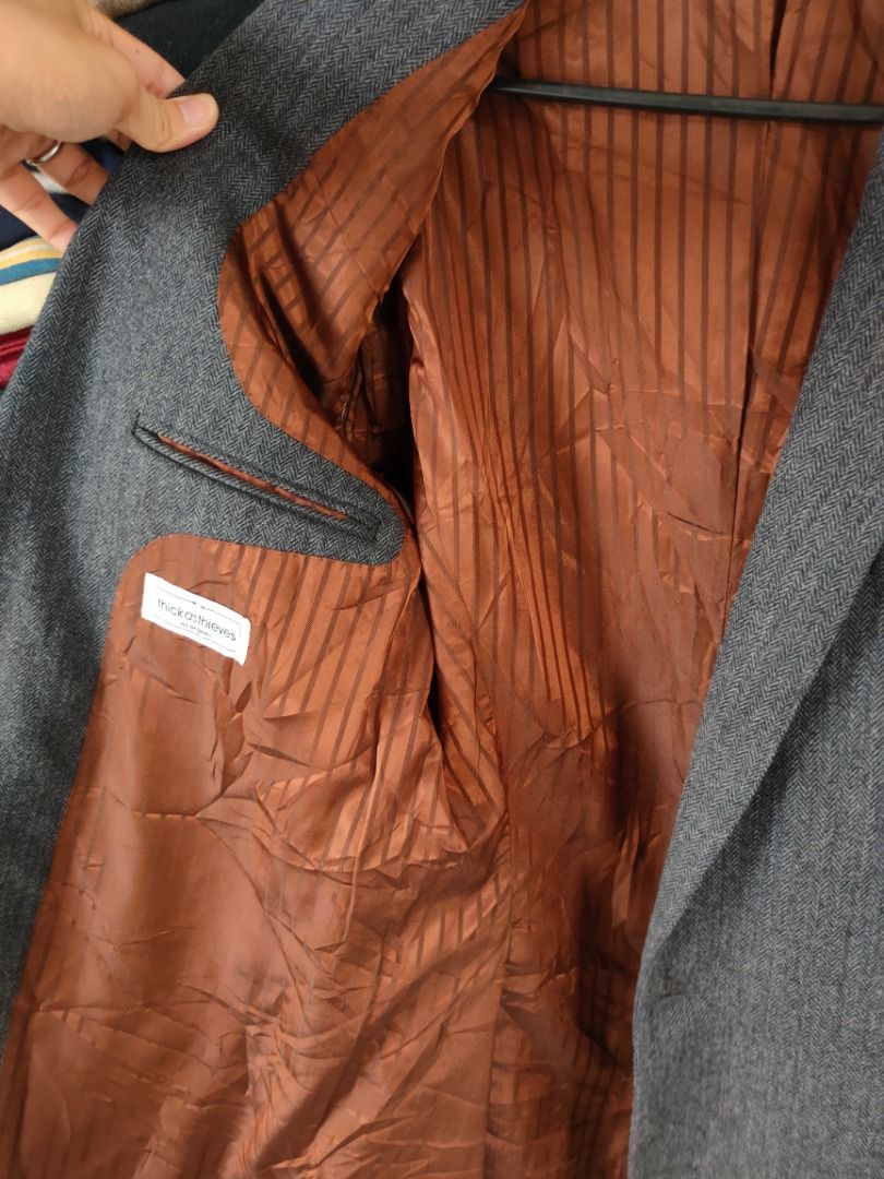 Thick As Thieves Los Angeles Herringbone Gray Blazer - Medium (Category: Coats, Jackets and Outerwear) located in Dasmarinas. Submitted by jethroespinosa (Listing ID 1460329963, Image 3). Description: Size in inches: 20 width 31 length No issues or alterations Loc: Dasma Cavite MOP: Gcash.