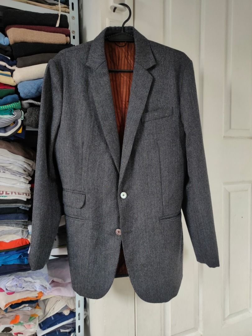 Thick As Thieves Los Angeles Herringbone Gray Blazer - Medium (Category: Coats, Jackets and Outerwear) located in Dasmarinas. Submitted by jethroespinosa (Listing ID 1460329963, Image 1). Description: Size in inches: 20 width 31 length No issues or alterations Loc: Dasma Cavite MOP: Gcash.