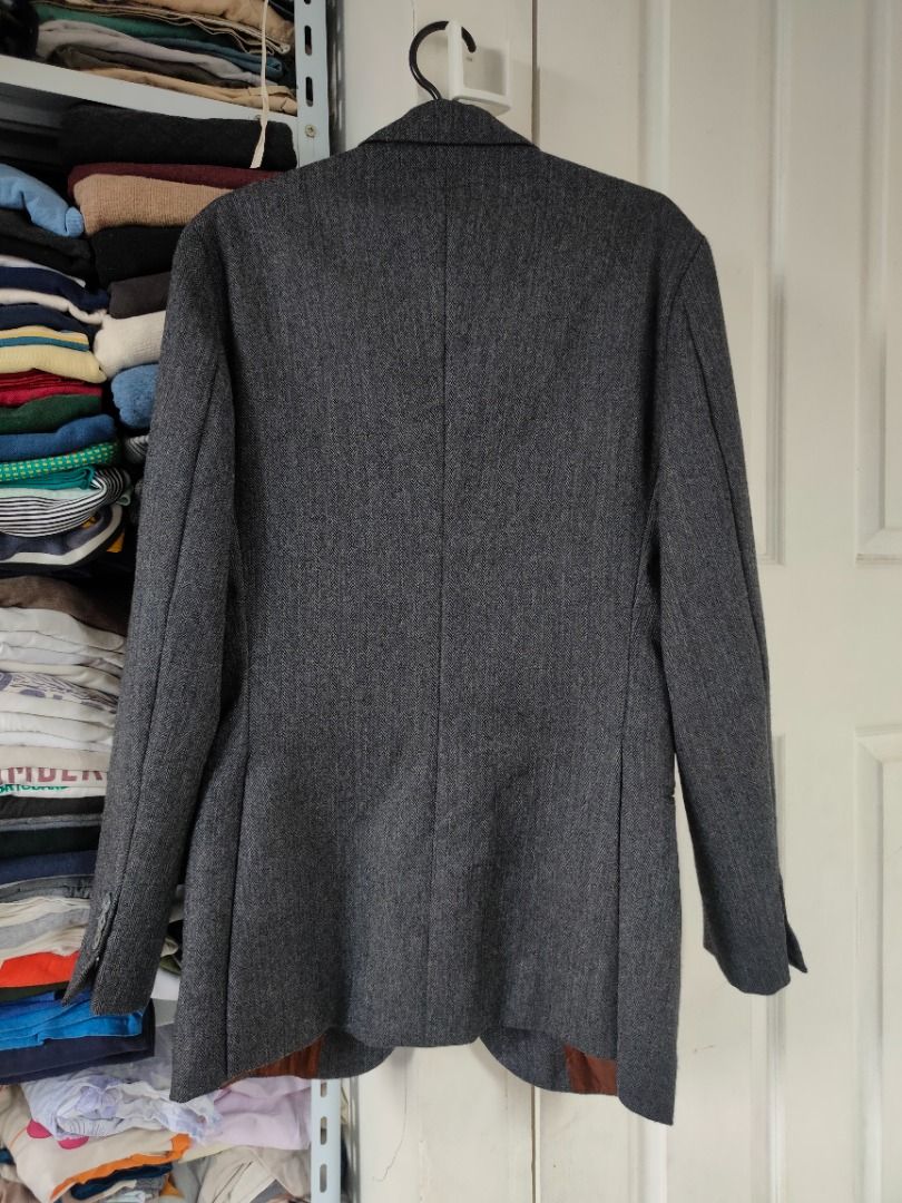 Thick As Thieves Los Angeles Herringbone Gray Blazer - Medium (Category: Coats, Jackets and Outerwear) located in Dasmarinas. Submitted by jethroespinosa (Listing ID 1460329963, Image 2). Description: Size in inches: 20 width 31 length No issues or alterations Loc: Dasma Cavite MOP: Gcash.