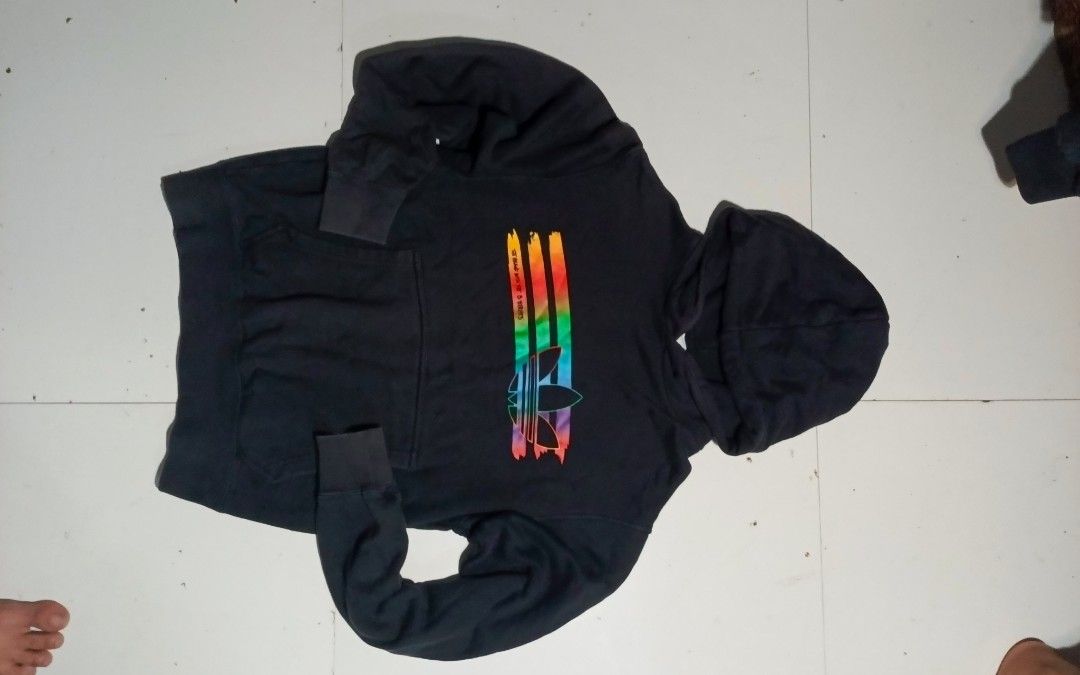 Thrift (Category: Coats, Jackets and Outerwear) located in Manila. Submitted by safedog_ (Listing ID 1460493498, Image 3). Description: .
