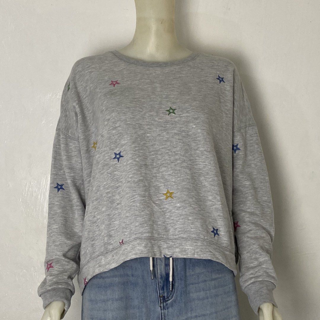 TIME & TRU ✨ | Gray Multicolor Embroidered Star Sweatshirt (Category: Coats, Jackets and Outerwear) located in Bulacan. Submitted by orc.ph (Listing ID 1460439230, Image 3). Description: TIME & TRU ✨ | Gray Multicolor Embroidered Star Sweatshirt Material Used: 57% Cotton 43% Polyester - Gray -Star Embroidery All-Over -Cropped -Dropped Shoulders -Long-Sleeves -Crewneck -Ribbed Cuffs And Hem ‎-Size: XL -Width: 24.5 ‎-Length: 21 ‎ ‎Pristine Conditio
