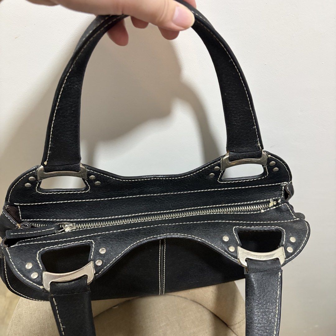 Tods black hand bag (Category: Shoulder Bags) located in San Carlos. Submitted by marj.mco (Listing ID 1460448782, Image 2). Description: 100% original From SG Preloved.