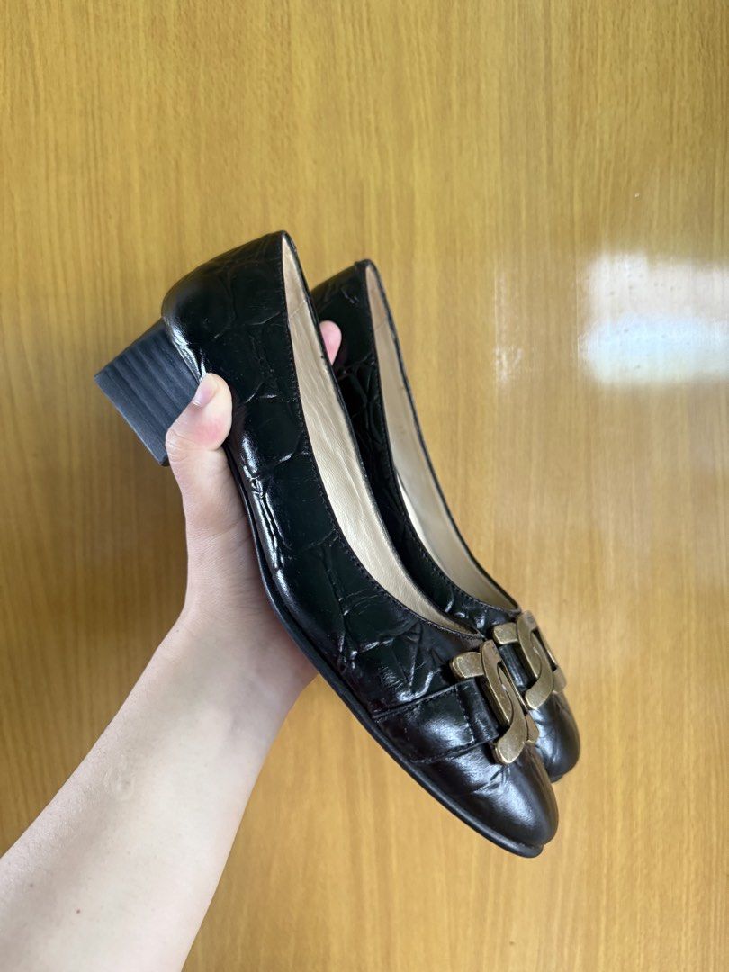 Tod’s EUR 35 (Category: Sandals) located in Antipolo. Submitted by ceraken_luxpreloved (Listing ID 1460374195, Image 2). Description: .