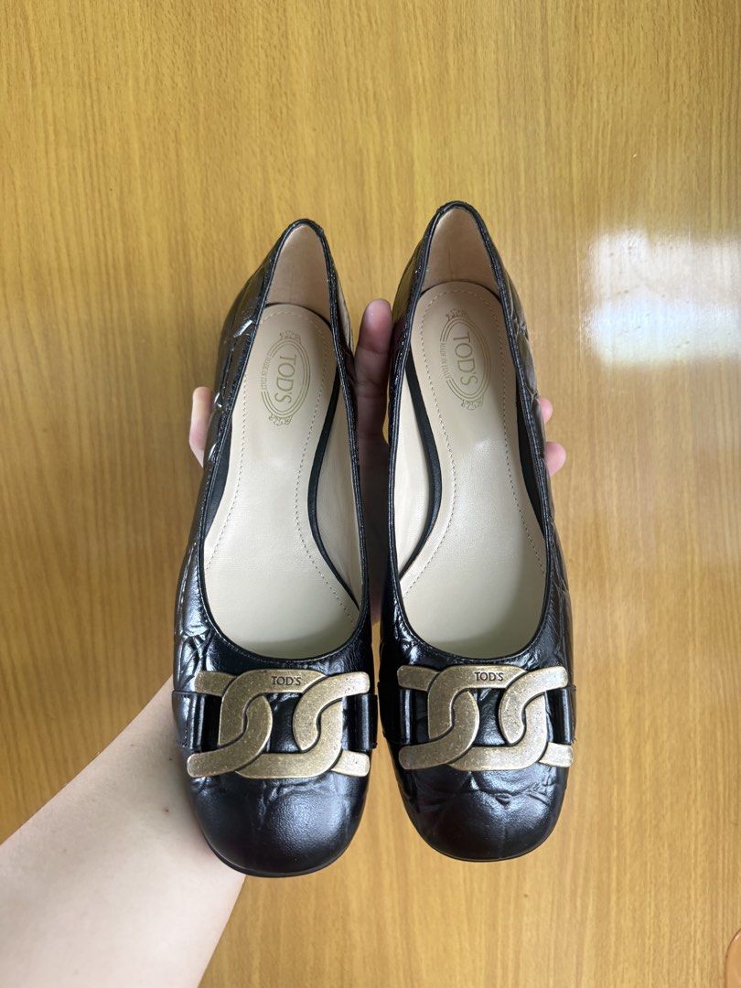 Tod’s EUR 35 (Category: Sandals) located in Antipolo. Submitted by ceraken_luxpreloved (Listing ID 1460374195, Image 1). Description: .