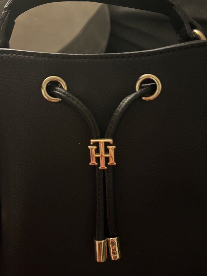 Tommy Hilfiger Bucket Bag (no long strap) (Category: Purses & Pouches) located in Batangas. Submitted by soomi_8 (Listing ID 1460432326, Image 3). Description: .