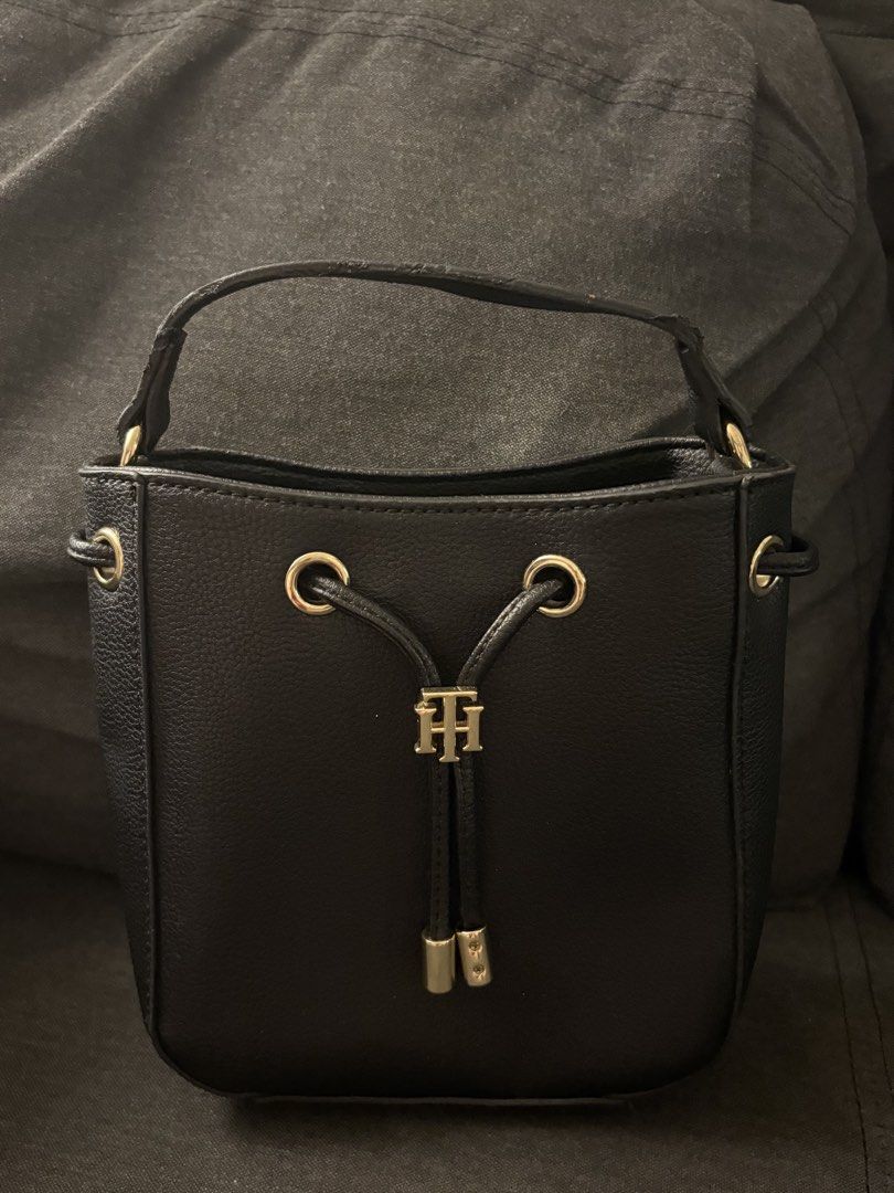 Tommy Hilfiger Bucket Bag (no long strap) (Category: Purses & Pouches) located in Batangas. Submitted by soomi_8 (Listing ID 1460432326, Image 1). Description: .