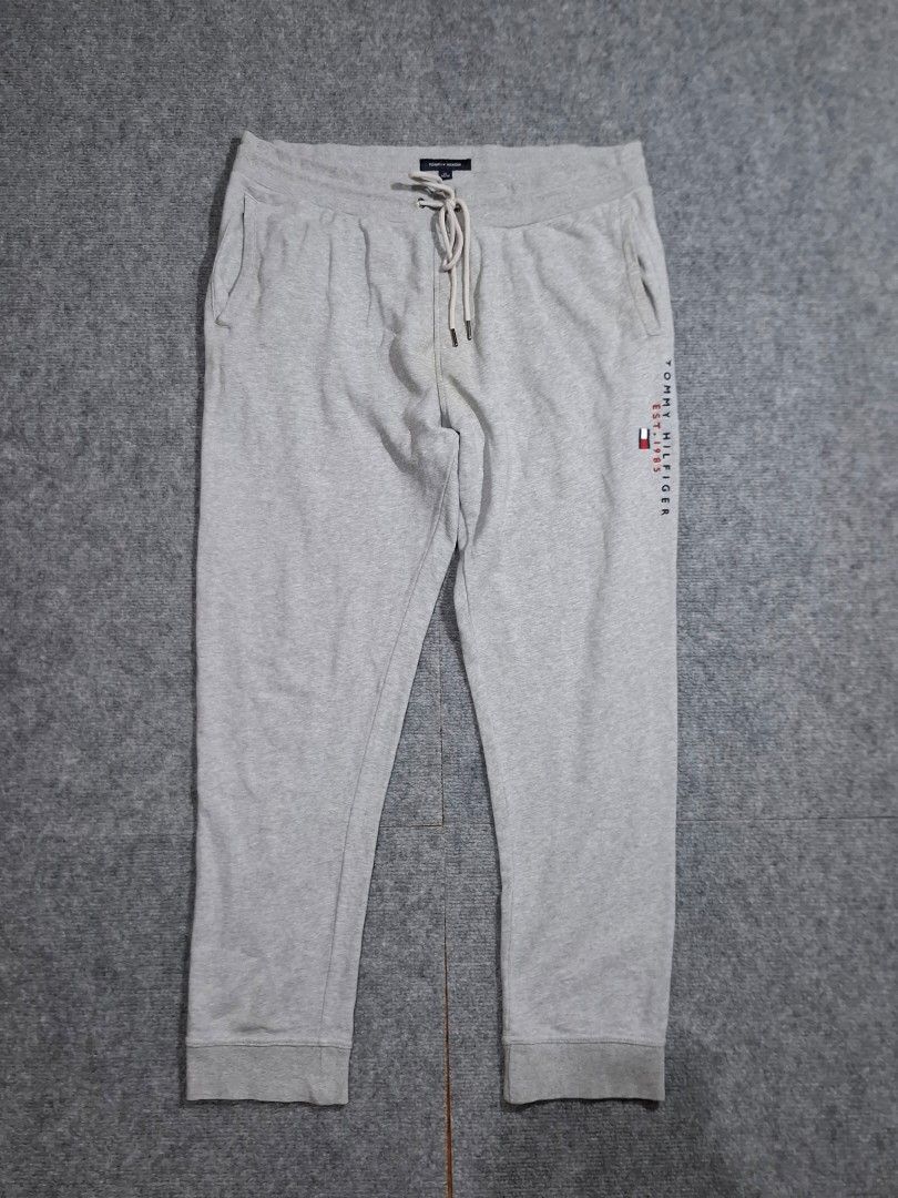 Tommy Hilfiger Grey Sweatpants (Category: Activewear) located in Las Pinas. Submitted by nevergetsold.ph (Listing ID 1460334746, Image 1). Description: Tommy Hilfiger Grey Sweatpants Dimentions (inches) Waist: 30-40 Length: 41 Thigh: 15 Leg Opening: 6.5 Issues: none.