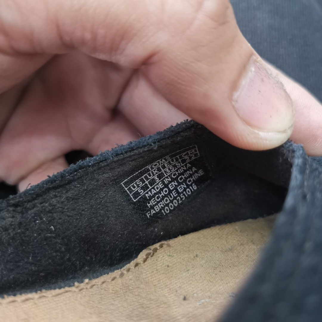 Tom's Flats Shoes (Black, 5 or 36) (Category: Flats & Sandals) located in General Mariano Alvarez. Submitted by hundred_lives (Listing ID 1460377300, Image 3). Description: Tom's Flats Shoes (Black, 5 or 36) Authentic Original Good Condition ‼️***Or Best Offer Wins***‼️ ‼️***Split Or As Pack***‼️ ‼️***Negotiable All Items***‼️ ‼️***What You See Is What You Get***‼️ Tags: burberry fendi mcm givenchy yohji yamamoto rick owens prada dolce & gabbana 