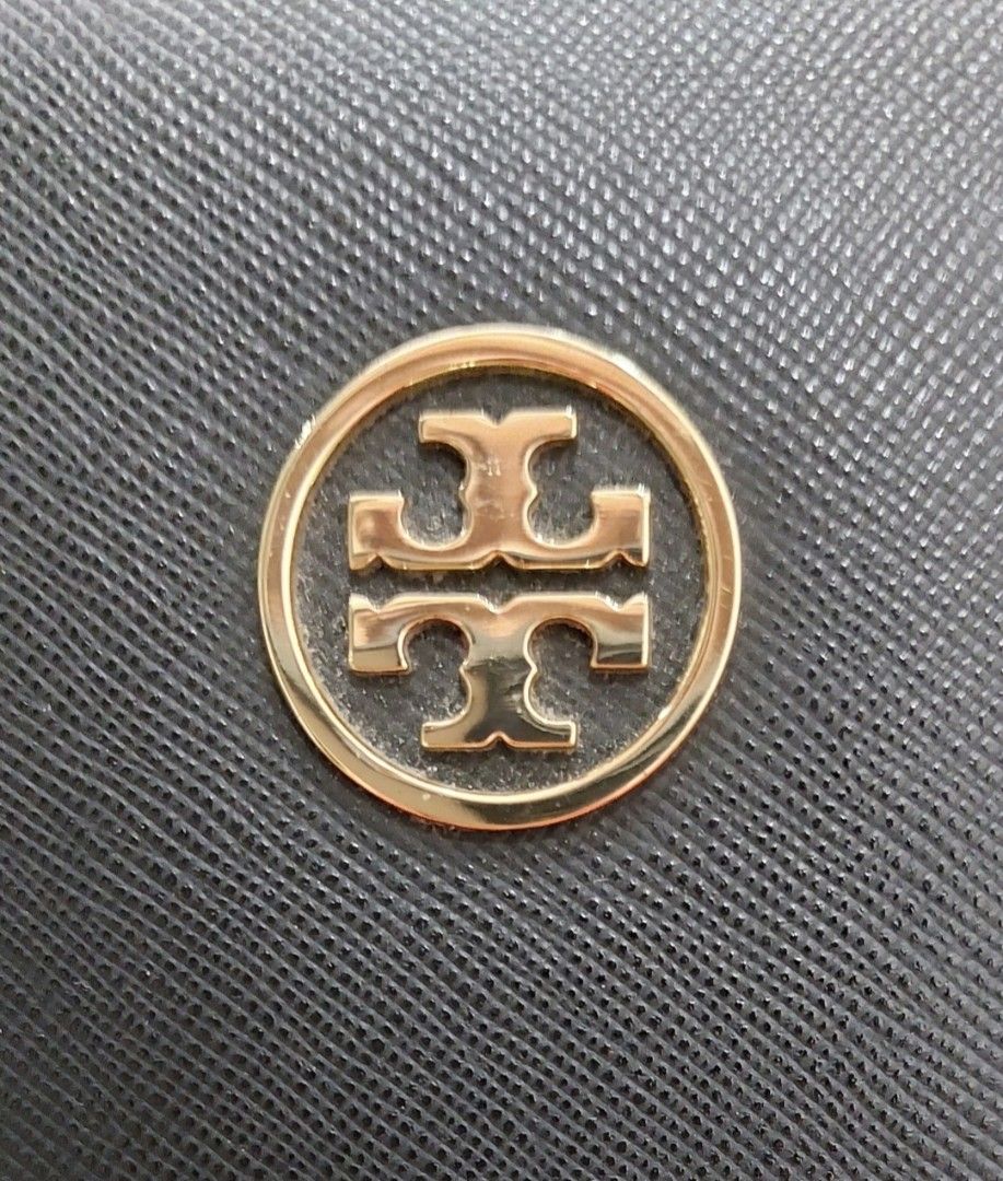 Authentic Tory Burch Doctor / Speedy Bag (Category: Cross-body Bags) located in Manila. Submitted by choy.mayuga (Listing ID 1460345797, Image 3). Description: A Tory Burch doctor bag is a structured, vintage-inspired handbag featuring a wide-opening frame, tubular top handles, and secure zip or lock closures. Design: A ladylike, classic doctor bag silhouette with a structured rectangular shape. Material: Crafted from pebbled leather, smooth leat