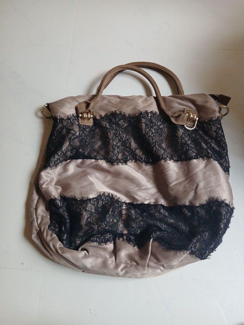 Tote bag (Category: Tote Bags) located in Tayabas. Submitted by ahrcelllego (Listing ID 1460316911, Image 1). Description: large tote bag.