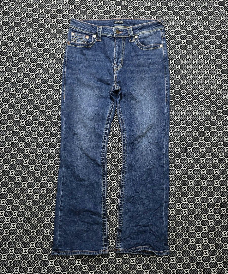 TR Flared jeans (Womens) (Category: Jeans) located in Hinigaran. Submitted by thrift_street_6106 (Listing ID 1460321666, Image 1). Description: TR Flare(Womens) Size'30'32. L'38. Leg Op'8'5. Good as new. Need wash Only. Dm/pm..