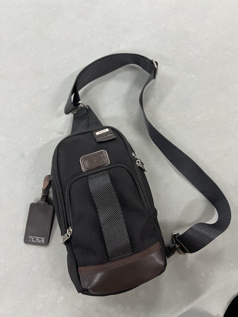 Tumi Alpha Bravo Crossbody (Category: Luxury Bags & Wallets) located in Bacolod City. Submitted by novymae23 (Listing ID 1460357681, Image 1). Description: Tumi Alpha Bravo Crossbody Excellent Condition .