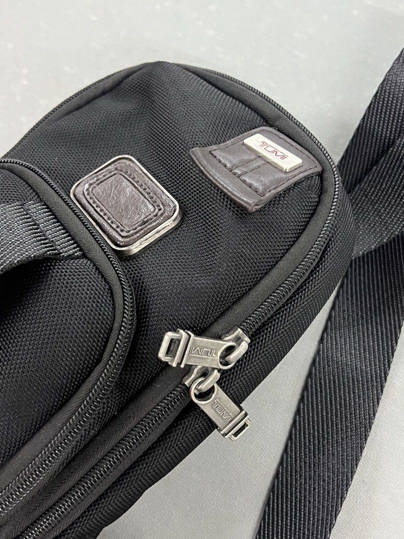 Tumi Alpha Bravo Crossbody (Category: Luxury Bags & Wallets) located in Bacolod City. Submitted by novymae23 (Listing ID 1460357681, Image 3). Description: Tumi Alpha Bravo Crossbody Excellent Condition .