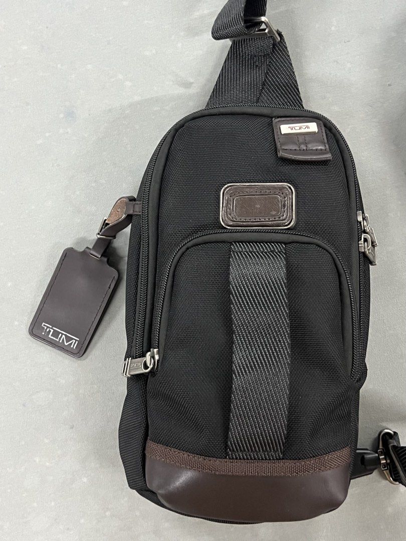 Tumi Alpha Bravo Crossbody (Category: Luxury Bags & Wallets) located in Bacolod City. Submitted by novymae23 (Listing ID 1460357681, Image 2). Description: Tumi Alpha Bravo Crossbody Excellent Condition .