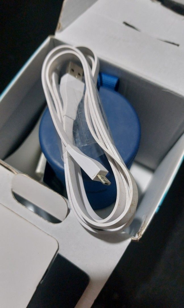 💙Ultimate Ears BOOM 3 (Category: Soundbars, Speakers & Amplifiers) located in San Juan City. Submitted by 1clickpick (Listing ID 1442599247, Image 2). Description: Binuksan lang po para ma test yung unit 👍🏽 Brand New! Type B charger includes cable only. The Ultimate Ears (UE) BOOM 3 is a highly durable, cylindrical Bluetooth speaker known for its loud 360-degree sound, deep bass texture, and fully waterproof/dustproof design..