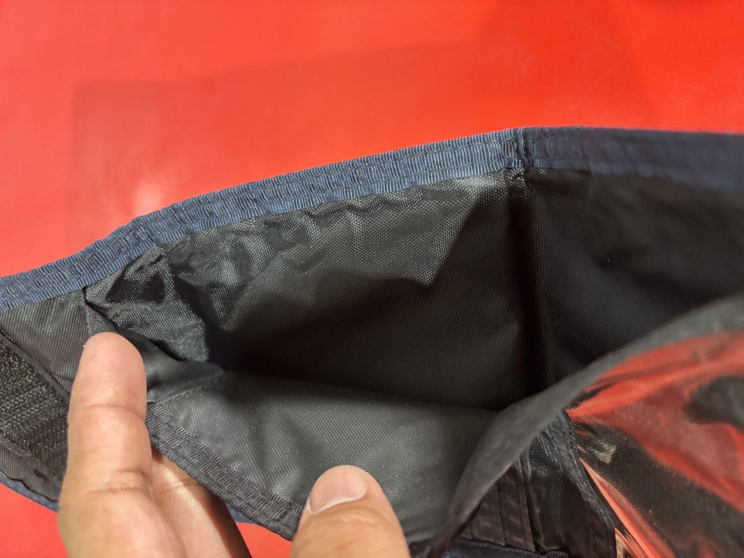 Umbro (Category: Wallets & Card Holders) located in Legazpi City. Submitted by thesource052 (Listing ID 1460496887, Image 3). Description: Umbro Canvass/ Nylon wallet Good as new .