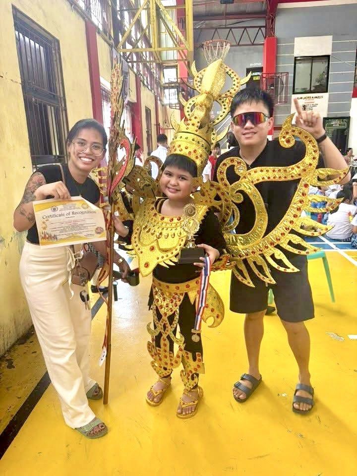 UN Best in Costume Thailand Rent (Category: Babies & Kids Fashion) located in Valenzuela. Submitted by lilhandsome (Listing ID 1460420464, Image 2). Description: Best in Costume - Thailand. 🇹🇭🇹🇭 Super ganda po sa personal. Very eegant and unique design. 🥰 Available from 4yrs old upto adult. Pwede mag fit. Beware of scammers. 🥰 INCLUSIONS: Headress - 1 Big Wing - 1 super laki/magaan Arms - 2 Legs - 2 Shoulder - 1 Waist - 1 Baston - 1 Free: S
