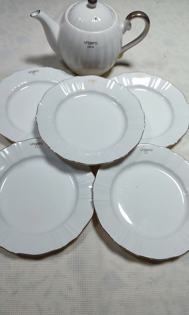 Ungaro Teapot and Dessert plate Set (Category: Coffee & Tea Tableware) located in Mandaluyong City. Submitted by lalahhome (Listing ID 1460387589, Image 1). Description: 1 teapot 5 pcs cake plate with Gold Rub without crack or crazing minor scratches.