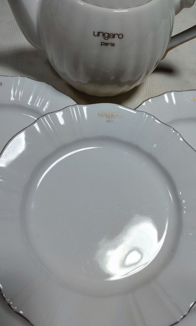 Ungaro Teapot and Dessert plate Set (Category: Coffee & Tea Tableware) located in Mandaluyong City. Submitted by lalahhome (Listing ID 1460387589, Image 3). Description: 1 teapot 5 pcs cake plate with Gold Rub without crack or crazing minor scratches.