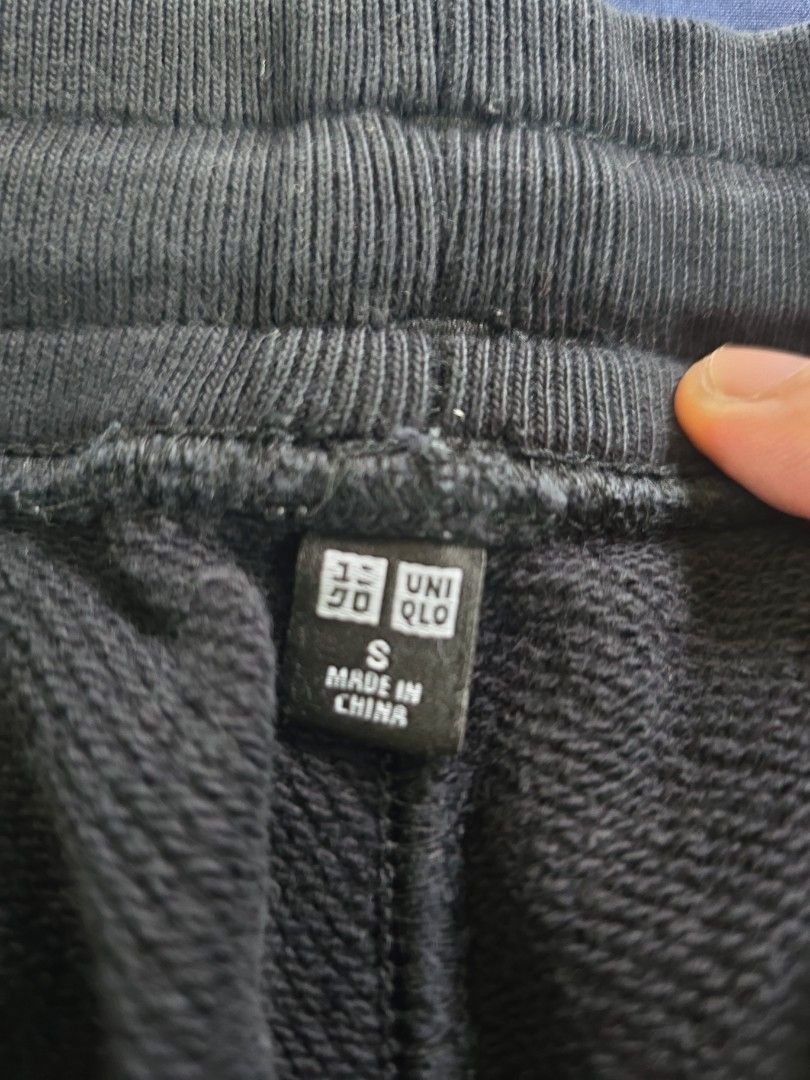 Uni qlo sweat pants black (Category: Jeans) located in Quezon City. Submitted by GGPY5 (Listing ID 1460358423, Image 2). Description: decluttering p.s : payment first & strictly no refunds.