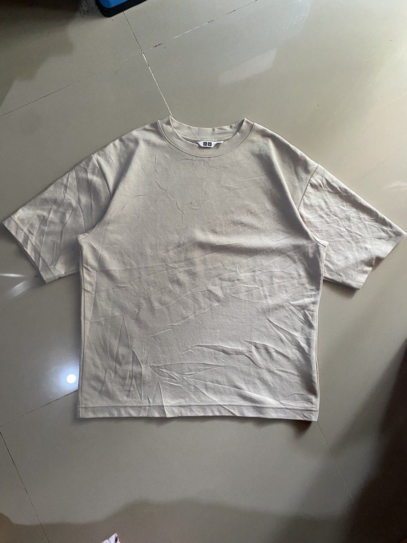 Uniqlo Arism (Category: Tshirts & Polo Shirts ) located in Manila. Submitted by b.a.thefinds (Listing ID 1460375905, Image 1). Description: Uniqlo (Arism) Size - Small Color - Light Biege - excellent condition - no issues - good as new - C.R. 10/10 W - 20 L - 25.