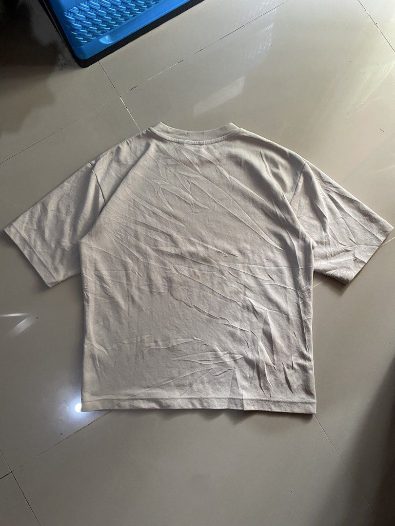 Uniqlo Arism (Category: Tshirts & Polo Shirts ) located in Manila. Submitted by b.a.thefinds (Listing ID 1460375905, Image 2). Description: Uniqlo (Arism) Size - Small Color - Light Biege - excellent condition - no issues - good as new - C.R. 10/10 W - 20 L - 25.