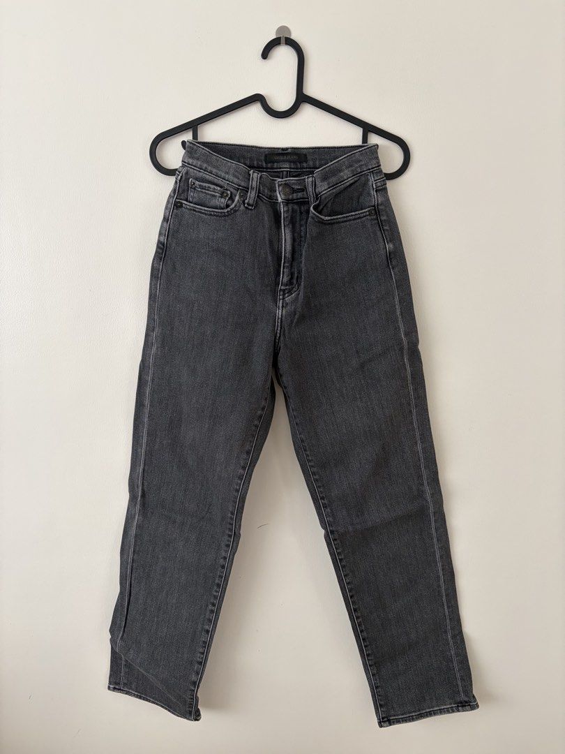Uniqlo black straight pants (Category: Jeans) located in Makati City. Submitted by marissa_021 (Listing ID 1460336155, Image 1). Description: Size 22.