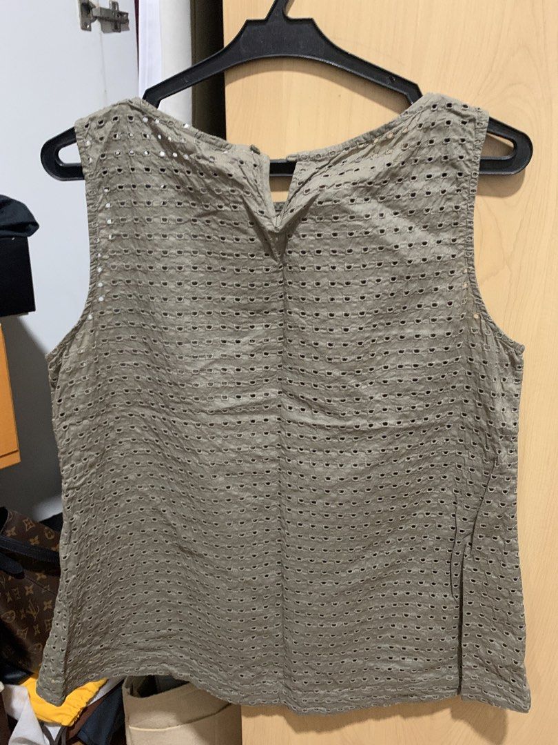 Uniqlo Blouses and Tops (Category: Blouses) located in Caloocan City. Submitted by estrellamanila (Listing ID 1460453354, Image 2). Description: 300 each / message for size ❌ first photo eyelet top sold ❌.