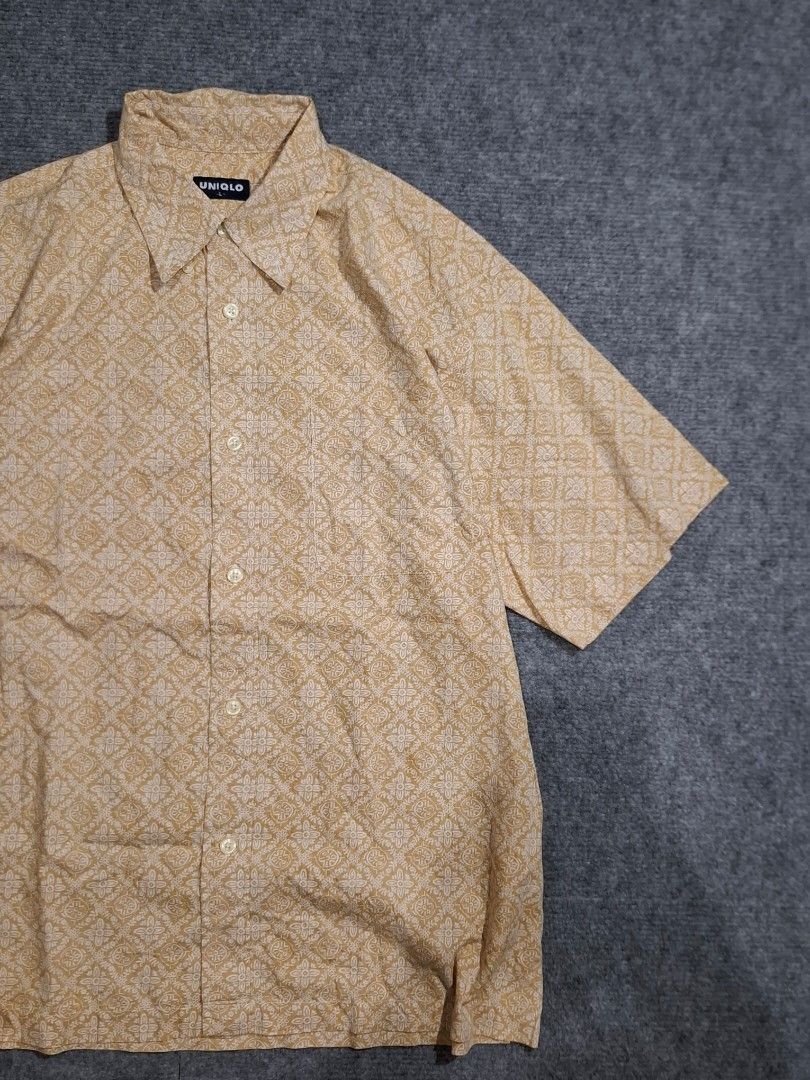 Uniqlo Button down Polo Shirt (Category: Tshirts & Polo Shirts ) located in Las Pinas. Submitted by nevergetsold.ph (Listing ID 1460338498, Image 3). Description: Dimentions (inches) Width: 25 Length: 29 Issues: none.