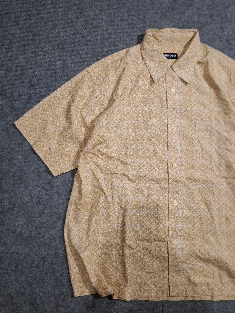 Uniqlo Button down Polo Shirt (Category: Tshirts & Polo Shirts ) located in Las Pinas. Submitted by nevergetsold.ph (Listing ID 1460338498, Image 2). Description: Dimentions (inches) Width: 25 Length: 29 Issues: none.