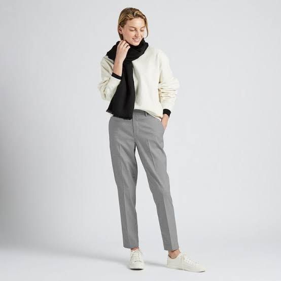 Uniqlo EZY Houndstooth Ankle Pants (Category: Other Bottoms) located in Davao. Submitted by yannrussel00 (Listing ID 1460310471, Image 1). Description: Size Small on tag Waist 26-28 via tape measure Length 34” Condition 10/10 No issue ₱450 + SF 📍Davao City. Shipping via J&T Express.
