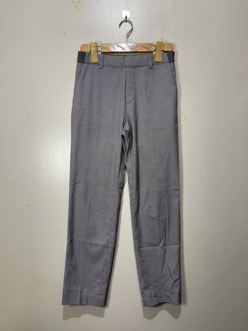 Uniqlo EZY Houndstooth Ankle Pants (Category: Other Bottoms) located in Davao. Submitted by yannrussel00 (Listing ID 1460310471, Image 2). Description: Size Small on tag Waist 26-28 via tape measure Length 34” Condition 10/10 No issue ₱450 + SF 📍Davao City. Shipping via J&T Express.