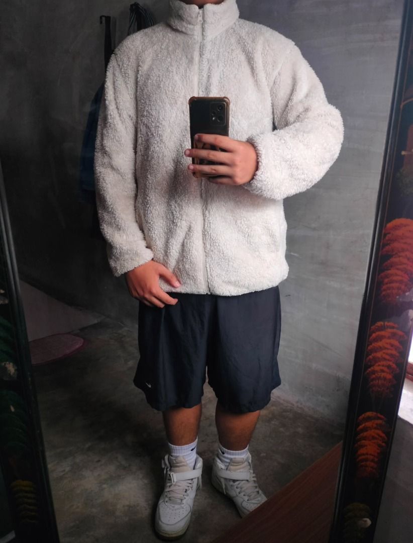 Uniqlo Fluffy Fleece Full-zip Jacket (Category: Coats, Jackets and Outerwear) located in Cabuyao City. Submitted by lowkeygrails (Listing ID 1460462925, Image 2). Description: Measurements: Width 24 | Length 29 Model Reference: 5'8 88kg Excellent Condition Color Rate: 10/10 Issue: None PRICE: 350🏷️.