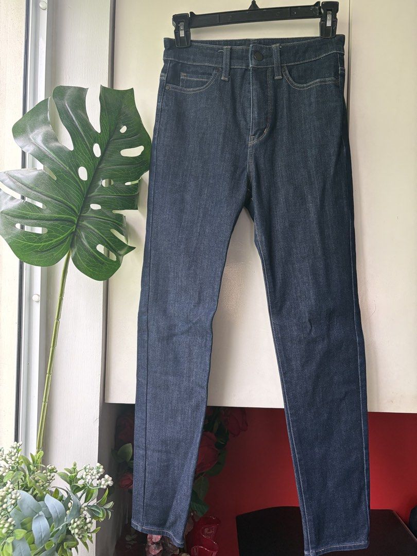 Uniqlo jeans dark wash (Category: Jeans) located in Manila. Submitted by coolandchic (Listing ID 1460425063, Image 1). Description: .