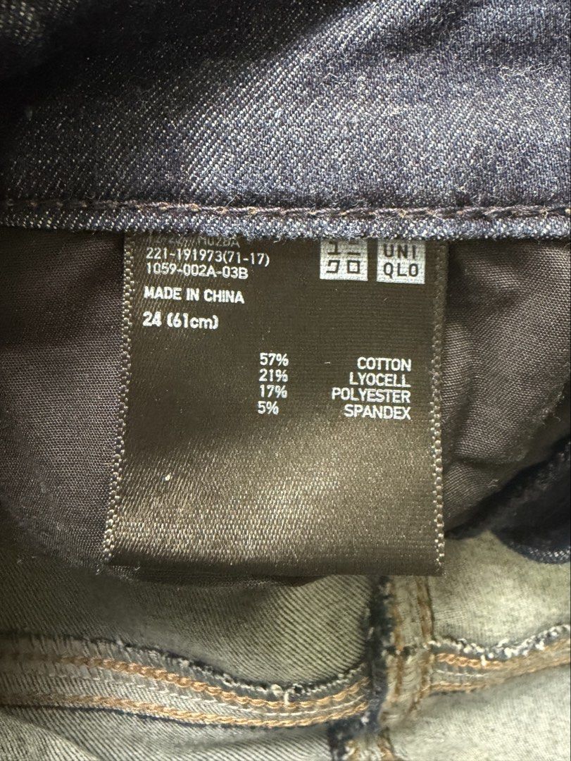 Uniqlo jeans dark wash (Category: Jeans) located in Manila. Submitted by coolandchic (Listing ID 1460425063, Image 2). Description: .