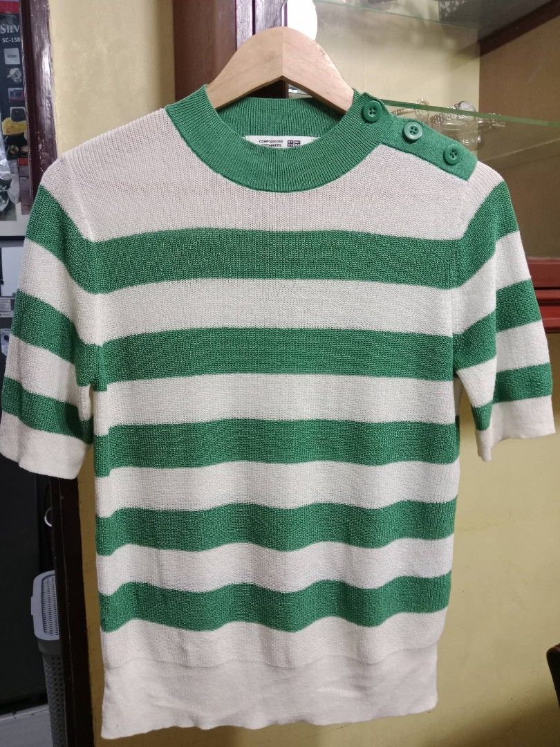 Uniqlo Knitted (Category: Blouses) located in Angeles City. Submitted by mjshoppingretail (Listing ID 1460421934, Image 3). Description: uniqlo large like new new.