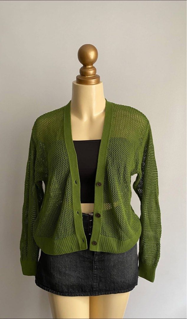 Uniqlo mesh short cardigan (Category: Coats, Jackets and Outerwear) located in Quezon City. Submitted by swift_kenjie (Listing ID 1460305371, Image 2). Description: Medium to large.