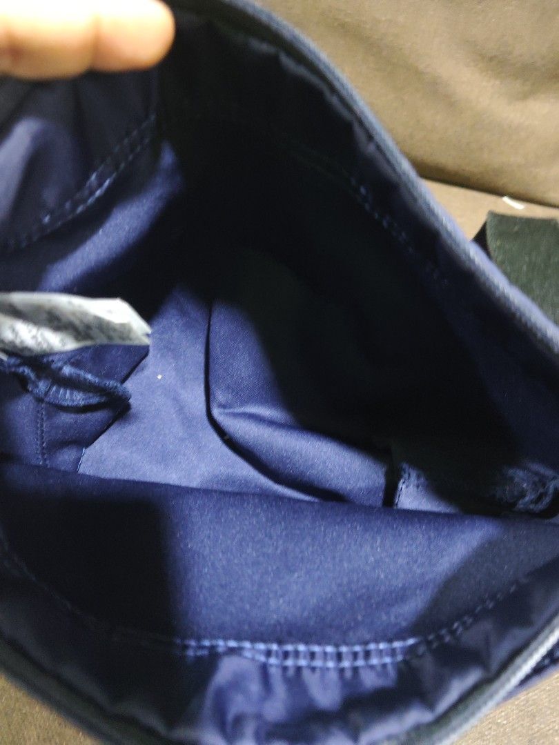 Uniqlo mini nylon sling bag (Category: Cross-body Bags) located in Pili. Submitted by zaneombao03491 (Listing ID 1460432897, Image 3). Description: .