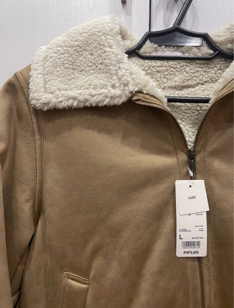 Uniqlo Pile Lined Jacket - Beige - Size L (Category: Coats, Jackets and Outerwear) located in Paranaque City. Submitted by chubby.bunny (Listing ID 1460486987, Image 3). Description: Uniqlo Pile Lined Jacket (Beige) - Size L Brand new, never used. Tag still attached. Originally bought for ₽3,490 - letting it go for a reasonable price! Super warm and cozy with soft fleece lining - perfect for travel or cold weather. Color: Beige .
