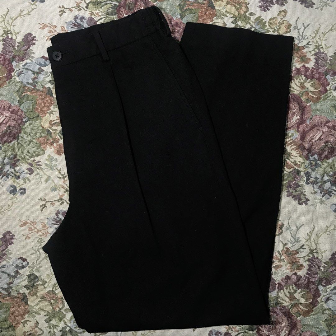 UNIQLO PLEATED PANTS (Category: Activewear) located in Norzagaray. Submitted by february.twelve (Listing ID 1460330223, Image 1). Description: FOR SALE 📌 UNIQLO PLEATED PANTS SIZE: MEDIUM COLOR: BLACK W - 32-34 L - 39 GOOD AS NEW NO ISSUE 499 + Shipping Fee 💵 Norzagaray, Bulacan 📍 Shipping Via J&T 🚛.