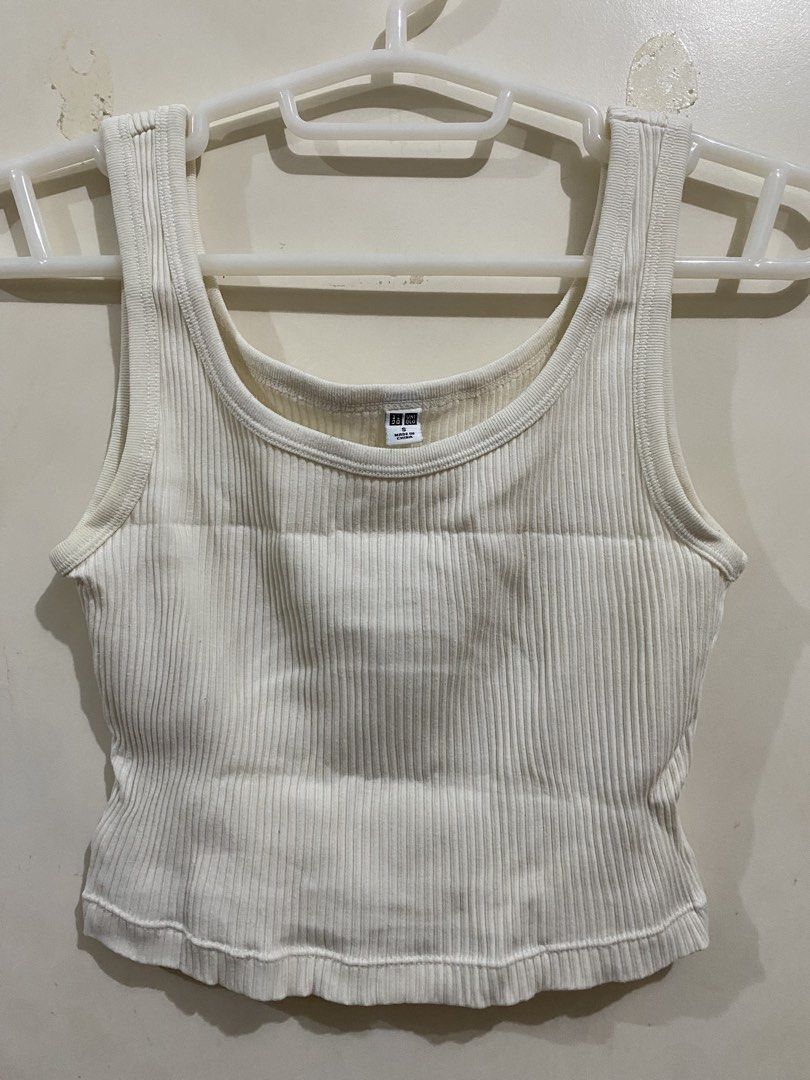 Uniqlo Ribbed Tank Top White (Category: Sleeveless) located in Taguig. Submitted by maly01_ (Listing ID 1460403540, Image 1). Description: dm for inquiries :).